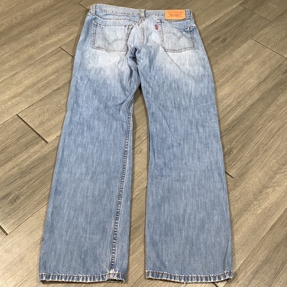 Levi’s 514 slim Strsight Distressed Lightweight Light Wash Jeans size 33x32 - Picture 2 of 13